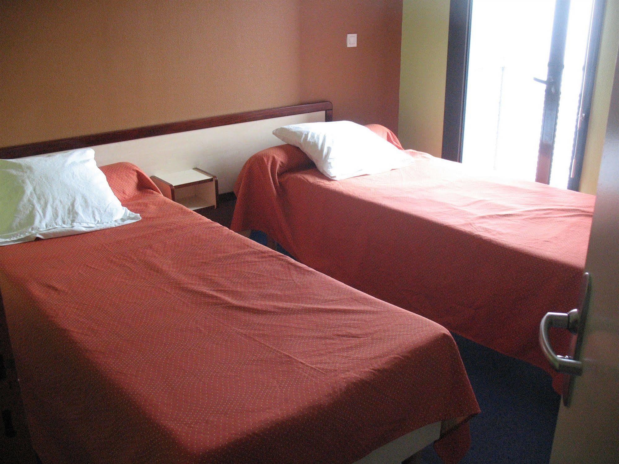 Home Du Buisson Hotel Des Familles Isle Ngoại thất bức ảnh