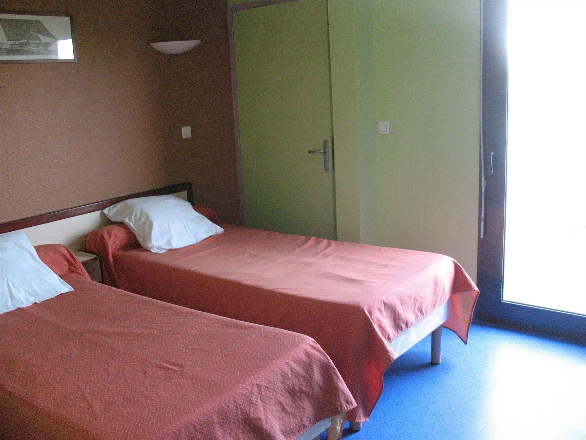 Home Du Buisson Hotel Des Familles Isle Ngoại thất bức ảnh